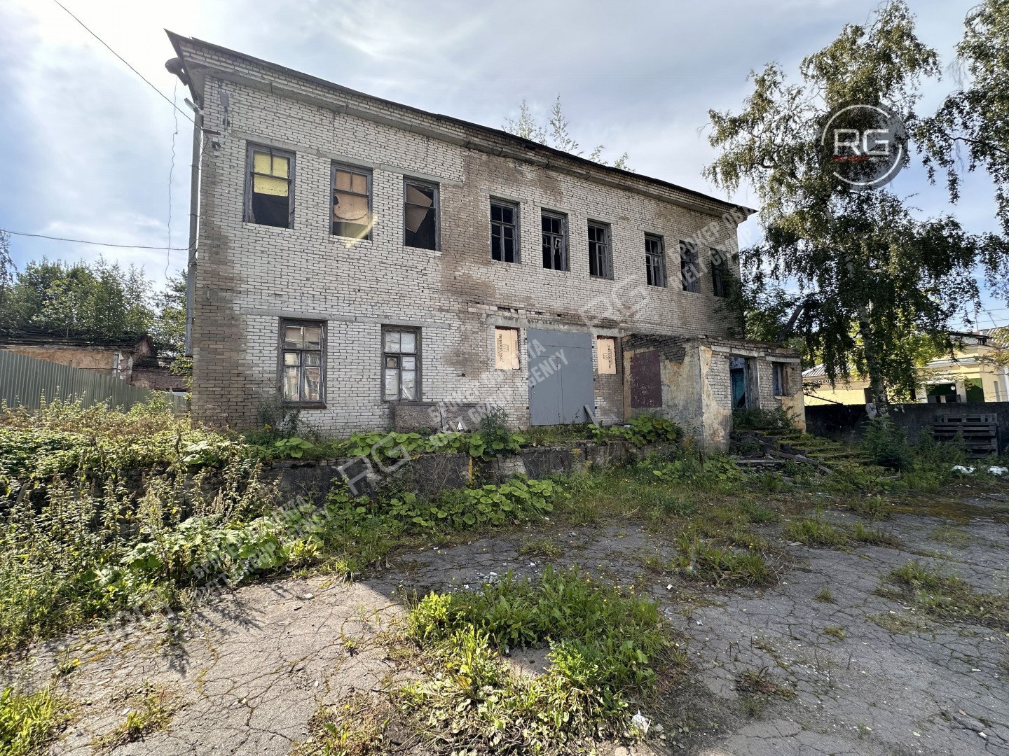   Здания в центре Ломоносова, 6080 кв.м. 